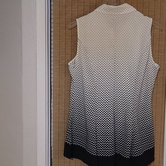 Signature Collection bland and white pot a dot top - Picture 3 of 4